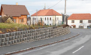 Fotografie k projektu Obnova veřejného prostranství a vybavení pro údržbu zeleně v obci Desná