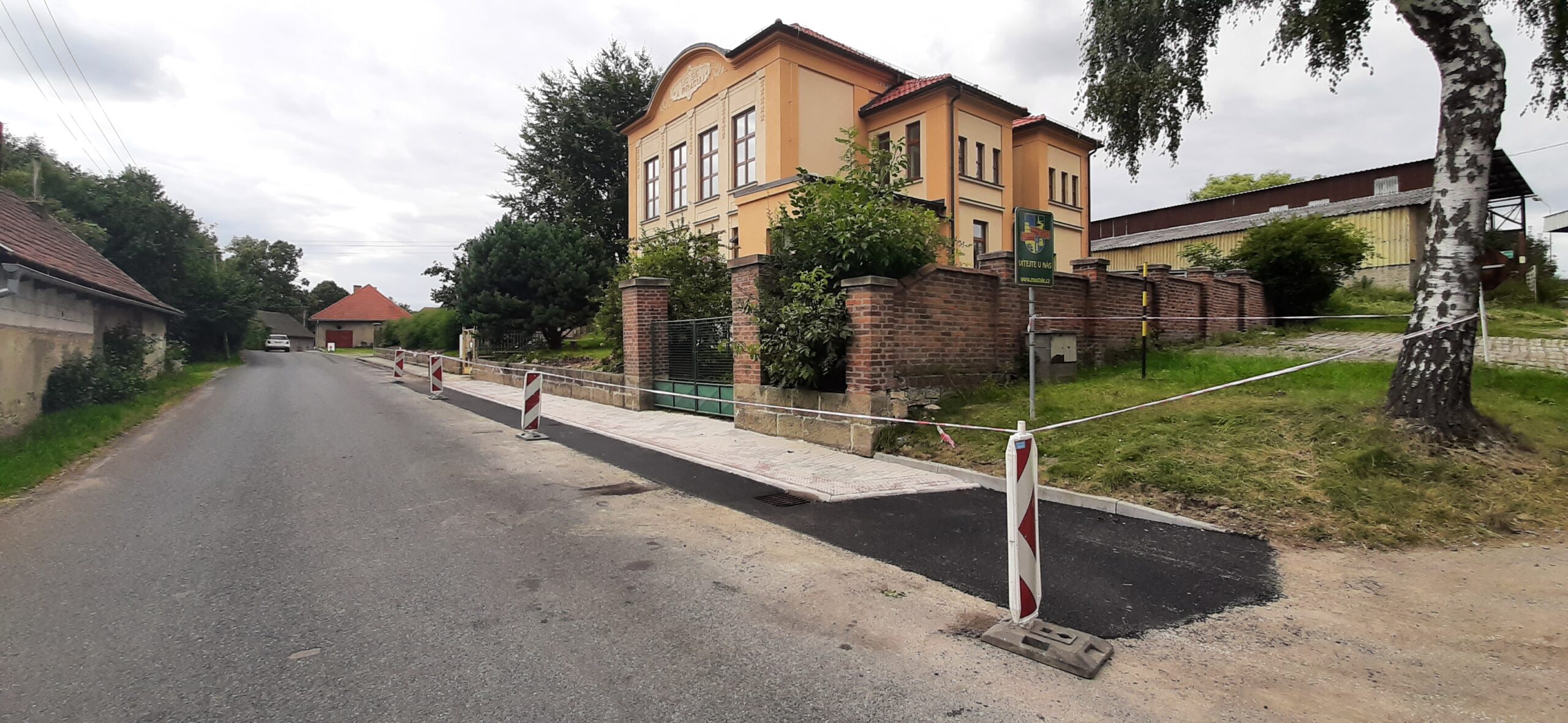 Fotografie k projektu Oprava chodníku před MŠ v Příluce
