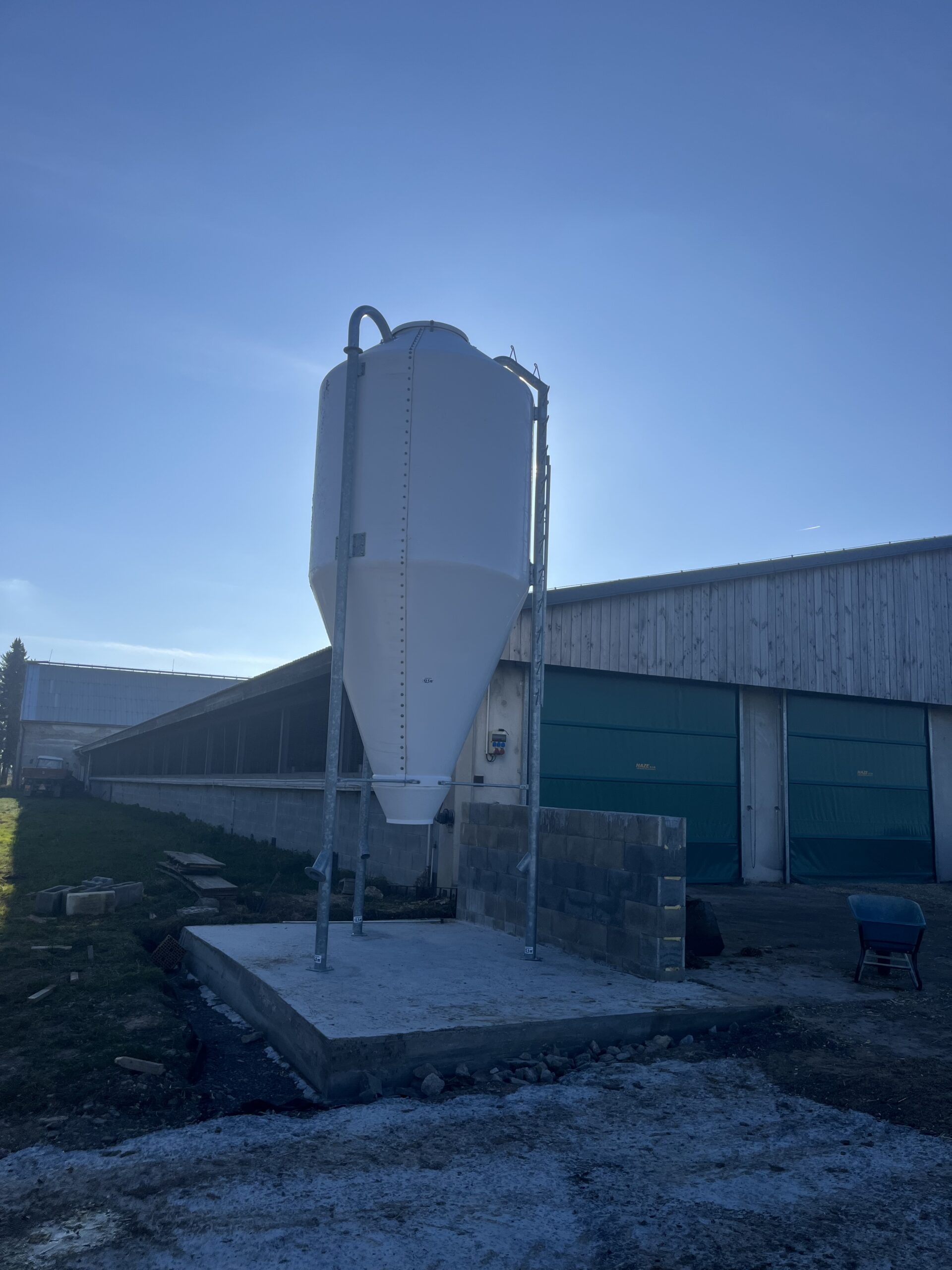 Fotografie k projektu Pícninářská technika a zásobník na krmivo