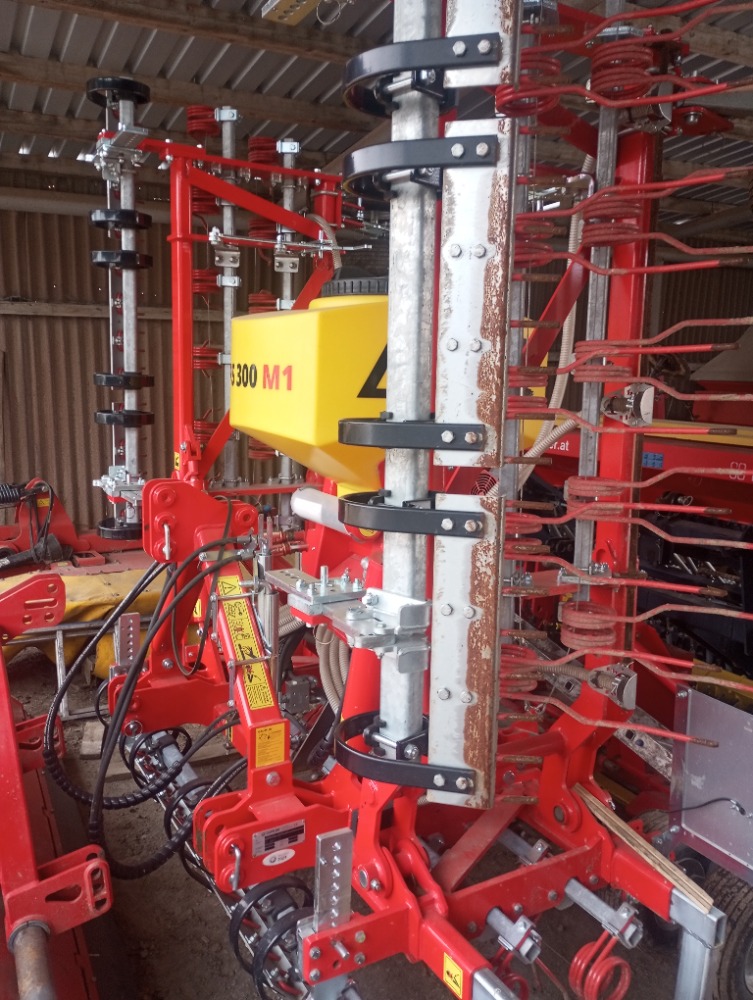 Fotografie k projektu Rozšíření zemědělského vybavení - prutové brány, přísev a navigace